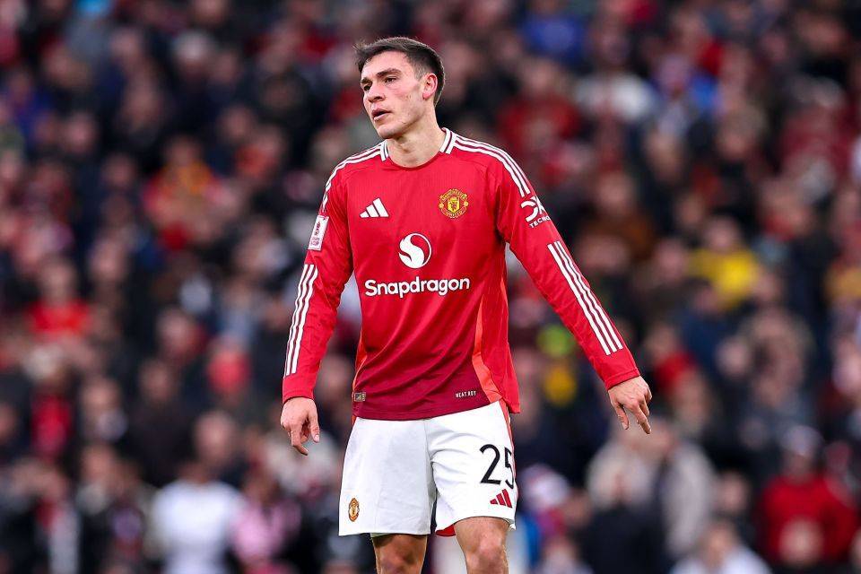 曼联仅18人出征欧联杯，主力又伤两人！阿莫林解释妖锋未注册原因