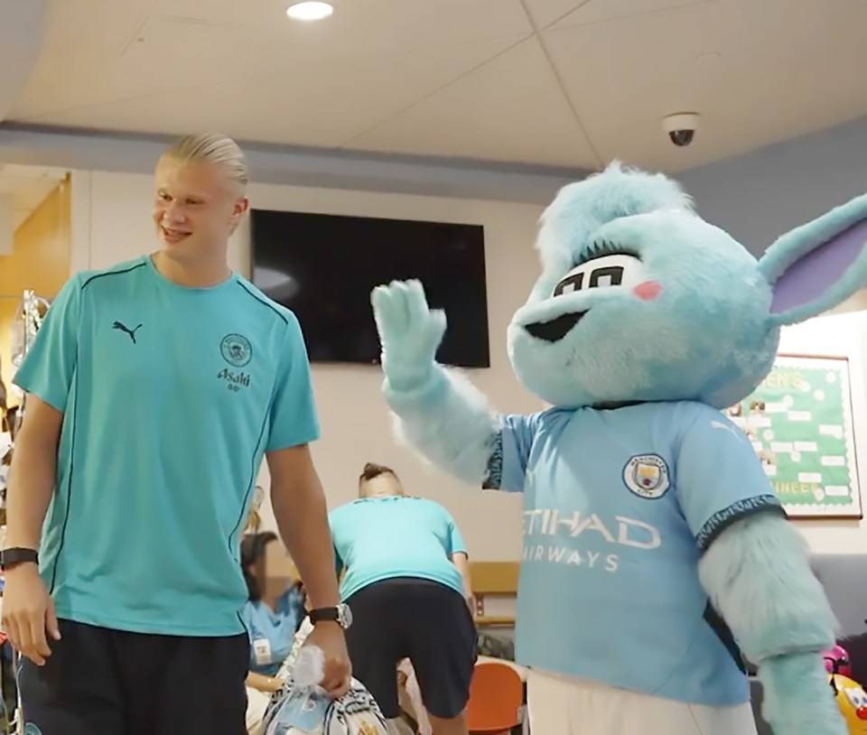 曼城否认哈兰德击打吉祥物头部致员工受伤，员工指控：想掩盖事实