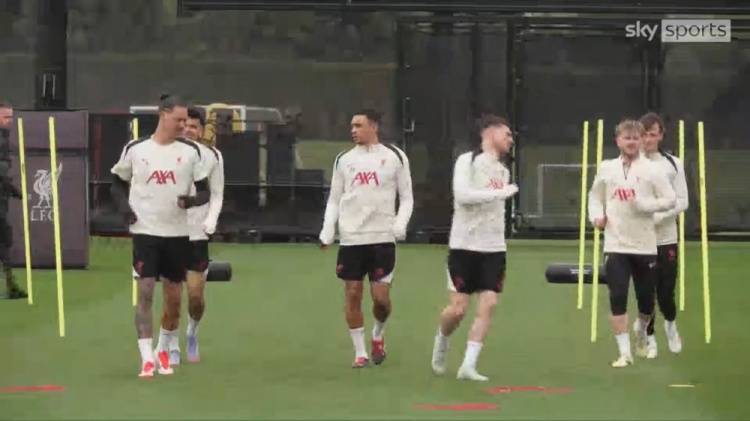 天空：阿诺德回归利物浦训练，随队备战与莱斯特城的比赛