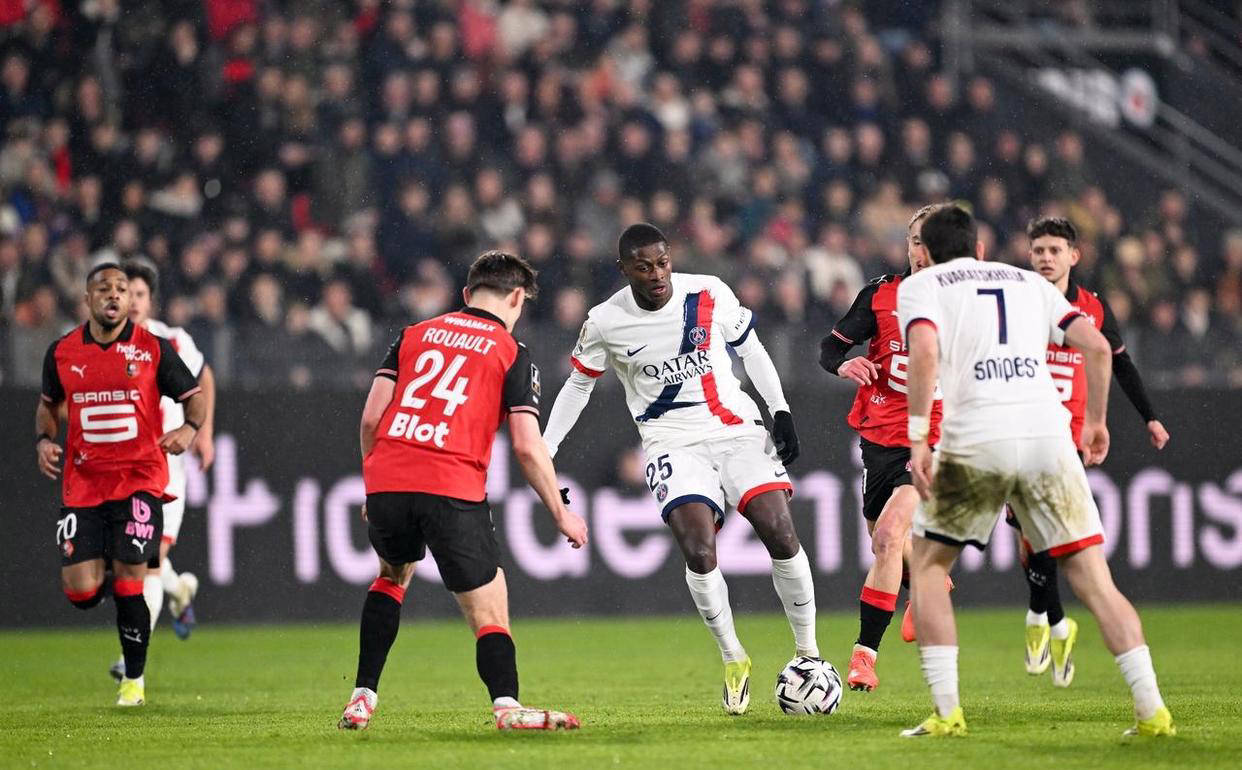 法甲争冠激战正酣:雷恩主场逆袭终结巴黎圣日耳曼七连胜,积分榜形势骤变