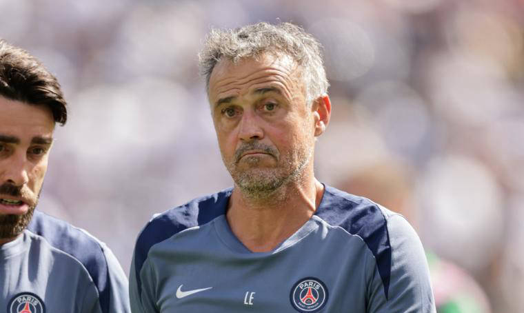 平息大巴黎分裂危机!恩里克罕见表态,锁定欧冠冠军目标,维护金球巨星尊严